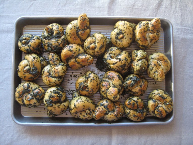 Pesto knots
